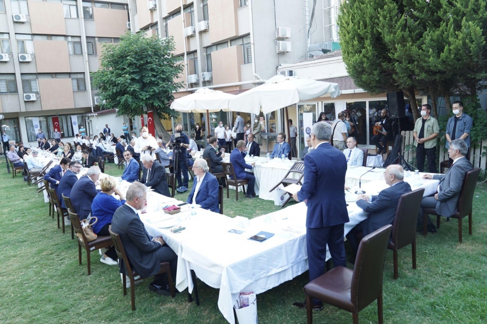 2020/07/1595358385_+++ege-_i̇zmir’in_kanaat_önderleri_ege_üniversitesinde_buluştu_(2).jpg