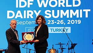 Selçuk Yaşar'a "Onur Ödülü"