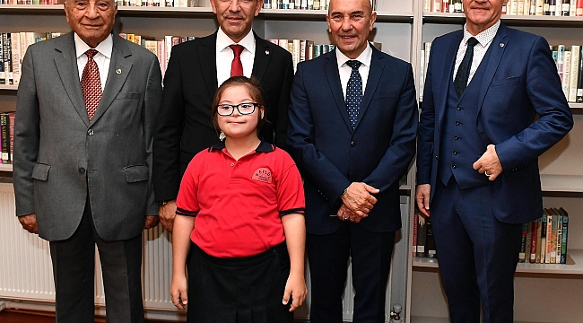 İzmir'in Dijital Kütüphanesi Hizmete Açıldı