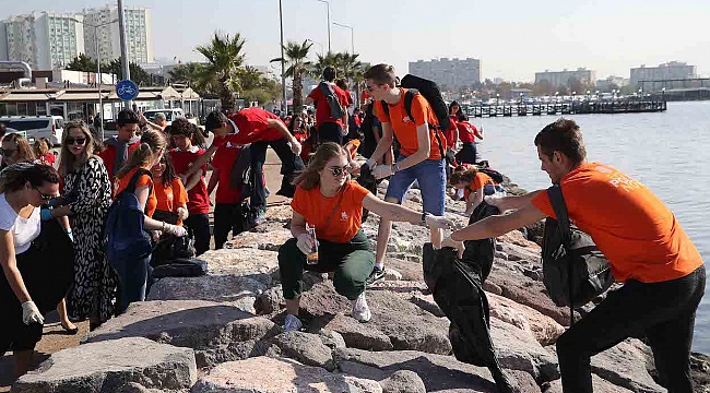 Türk ve Hollandalı Öğrencilerden Çevre Temizliği