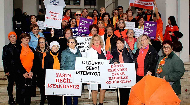 İzmir Kadın Kuruluşları Birliği Ayakkabı Bıraktı