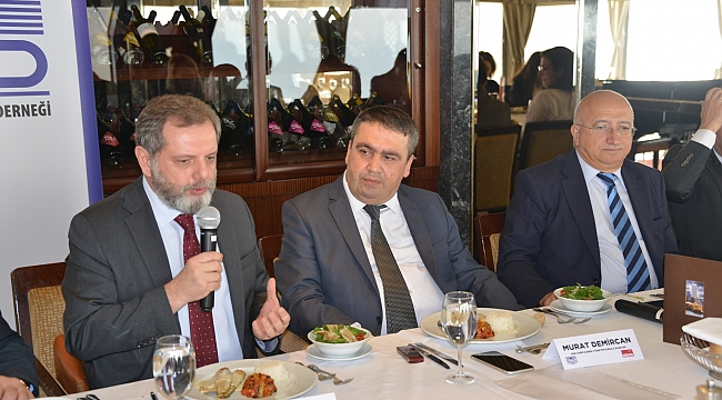 Ekonomi Gazeteciliğinin Önde Gelenleri İzmir'de Buluştu