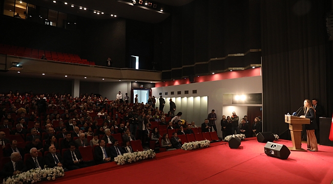 İzmir Üniversiteleri Türkiye'nin Teknolojik Gelişimini Konuştu