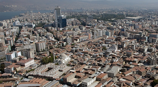 İzmir'de Yağmalama Olayları Baş Gösterdi