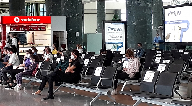 İzmir Adnan Menderes'te Uçuşlar Sorunsuz Yürüyor