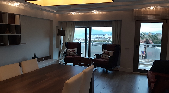 Çeşme Ilıca'da satılık 3+1 süper lüks rezidans