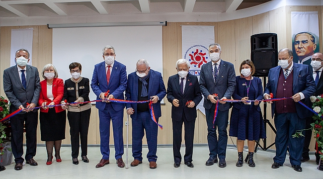 İzmir'de Hücre İşleme Merkezi Hizmete Açıldı